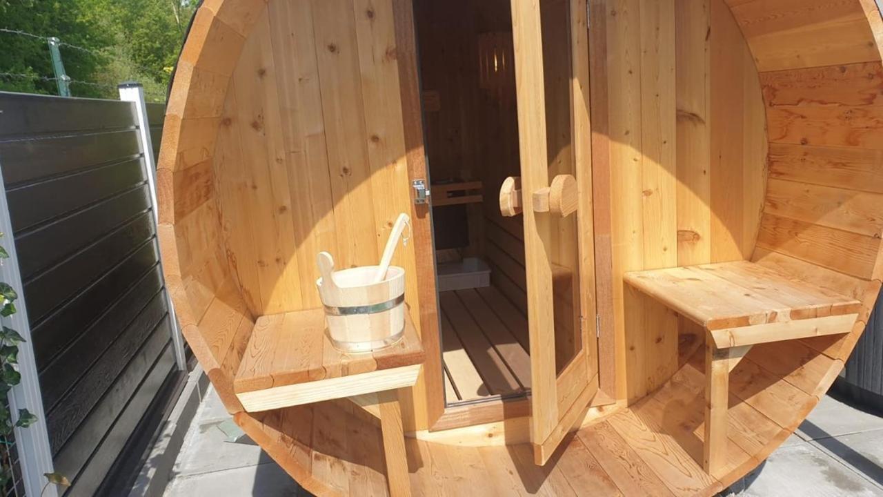Chalet Buutengeweun, Met Luxe Jacuzzi En Tonsauna Синт-Анналанд Экстерьер фото